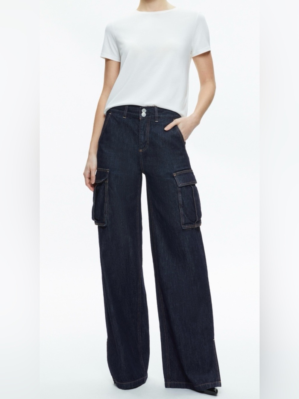 Alice + Olivia Kal Cargo Wide Leg Jeans with Side Slit Dark Indigo, size 26 EUC